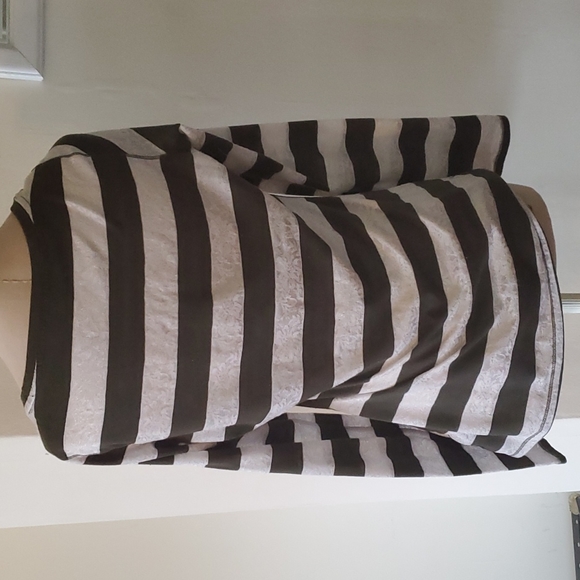 Express Lace and Solid Stripe LS Tee - Picture 4 of 5